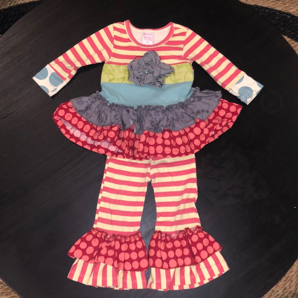 Giggle Moon Outfit